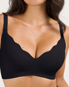 Shaping Wireless Scalloped Jelly Bra | Midnight